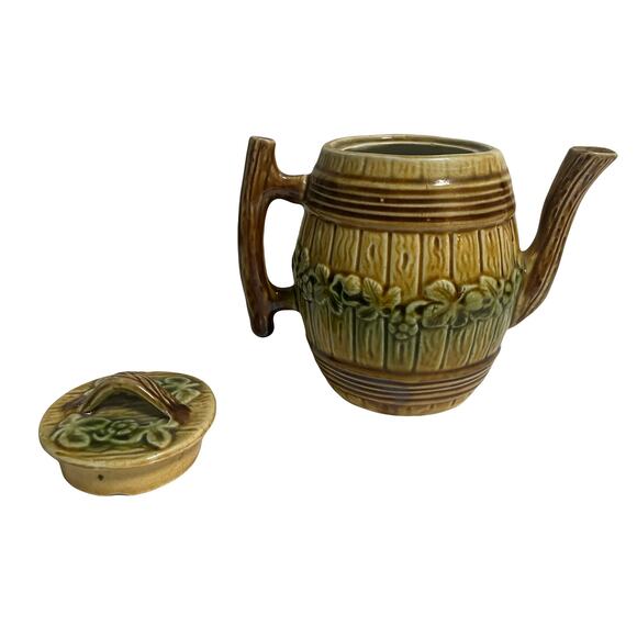 Vtg Majolica Teapot Wooden Barrell Cask Vines 5.25" Tall chipped lid - Picture 6 of 11